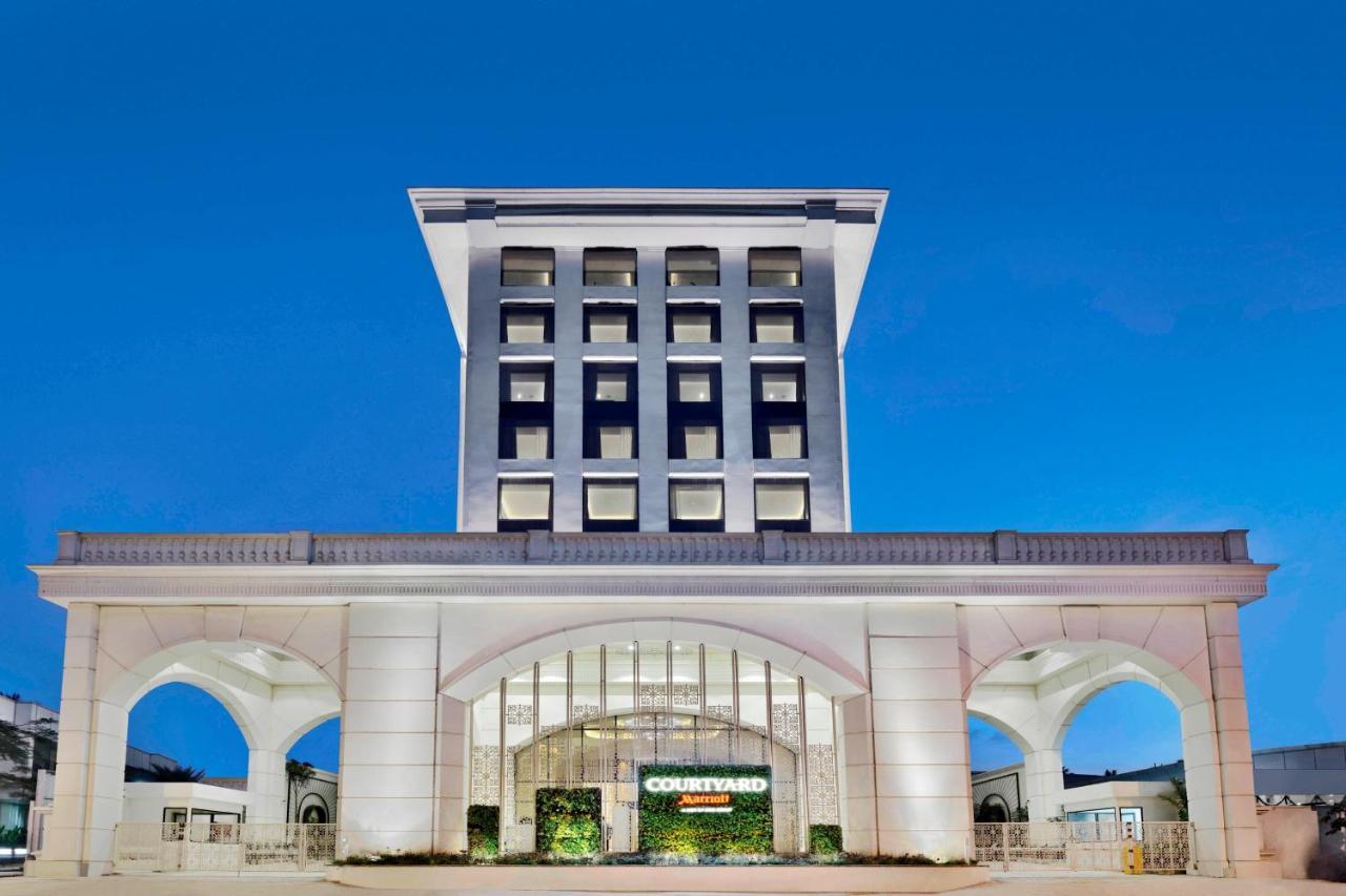 Отель Courtyard By Marriott Bengaluru Hebbal Экстерьер фото