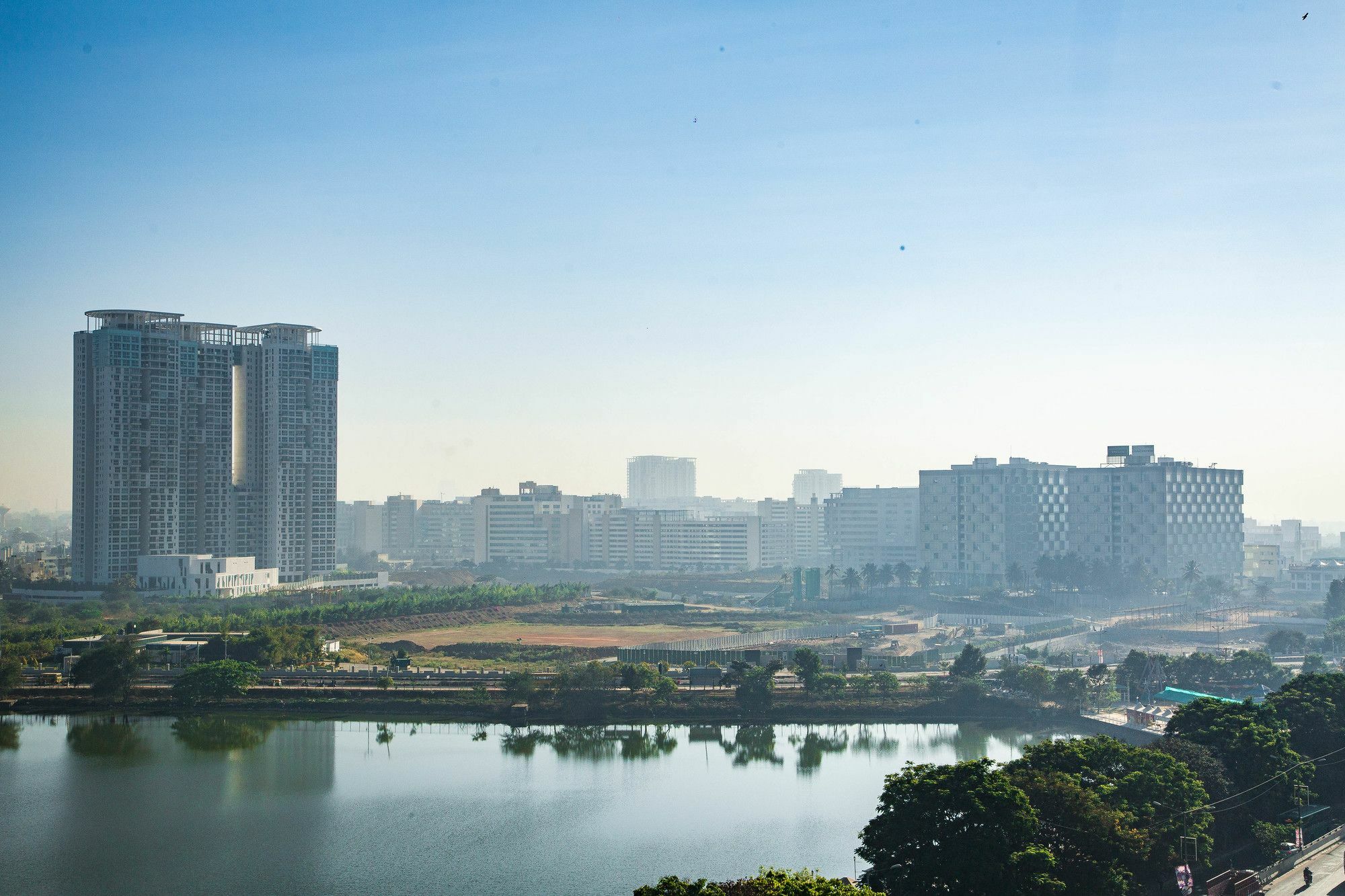 Отель Courtyard By Marriott Bengaluru Hebbal Экстерьер фото